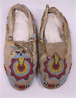 NATIVE AMERICAN VINTAGE BEADED MOCCASSINS
