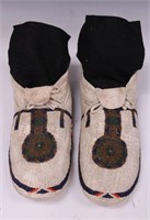 NATIVE AMERICAN VINTAGE BEADED MOCCASSINS