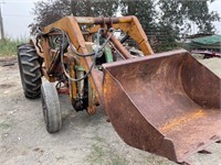 Ford 800 Tractor w/loader