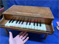 Old Schoenhut toy piano (18in wide)