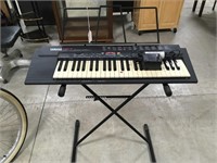 Yamaha PSR3 Keyboard w/ Stand