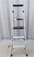 Like New Gorilla Ladder Hybrid Step Stool