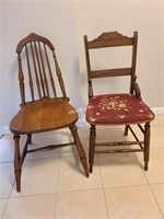 2 Vintage Wood Chairs - S