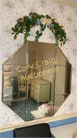 MIRROR AND WALL DECOR