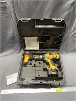 DeWalt Hammer Drill with batteries (12V) tested an