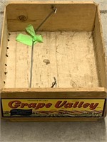 GRAPE VALLEY FRUIT CRATE WITH HANDLE