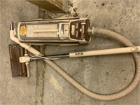 ELECTROLUX VACUUM CLEANER-WORKS-NEEDS CLEANED