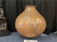 HAND CRAFTED NATIVE AMERICAN POTTERY CLAY VASE