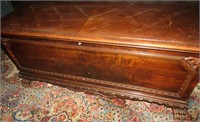 Vintage Lane Cedar Chest with Automatic Rising