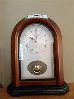 Bulova quartz mantle clock. 8 1/2" x 10 1/2"