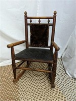 Antique child rocking chair
11"tall 14" Wide
