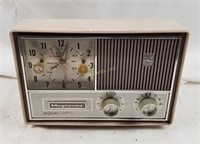Vintage Magnavox Gaytime Clock Radio Pink