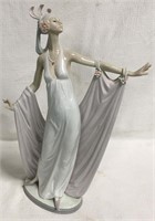 Lladro Porcelain Figurine, Grand Dame