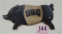 "BBQ" PIG PLAQUE 19 IN