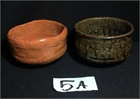 PAIR OF JAPANESE SIGNED POTTERY BOWLS (5A)