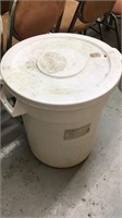 Trash Can with Lid