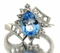 10kt Gold Pear Cut 2.33 ct Blue-White Topaz Ring