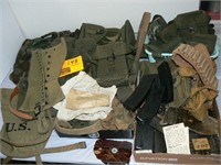 LARGE GROUP OF MILITARY ITEMS WITH GUN CLIPS,