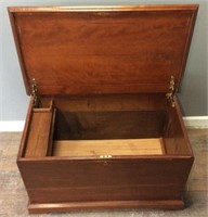 VINTAGE HOPE CHEST w KEY