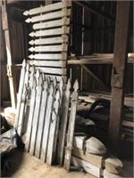 Lot: Vintage Picket Fencing and 3 Posts