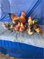 Quantity of rooster and chicken figurines