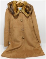 Excellent Condition Woman's Fall to Winter Coat: