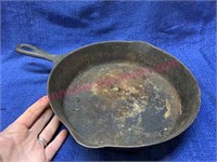 Cast iron skillet- 10in