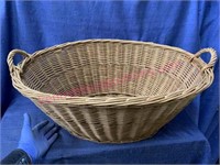 Vintage oval hamper basket w/ handles