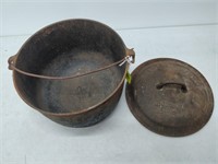 McClary cast iron cooking pot with lid  #8