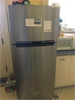 Whirlpool Stainless Refrigerator ( 28" W x 68" T)