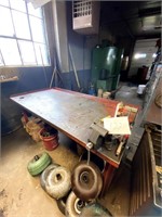 Work Bench with vice and drain