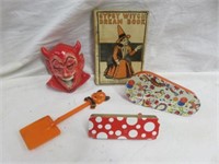 5PC SELECTION OF VINTAGE HALLOWEEN TOYS / BOOK