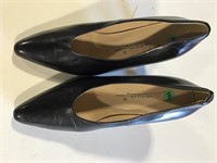 Caress a ladies black leather shoes size 10 up