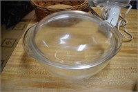 pyrex bowl with lid