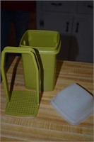 tupperware pickle holder