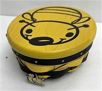 2009 baby bee basket with liner and protector tie