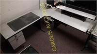 Corner office desk with movable top piece & mat