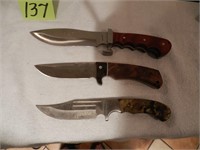 Hunting Knives w/  Fixed Blades