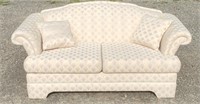 NICE UPHOLSTERED SOFA 67X64X31 INCHES