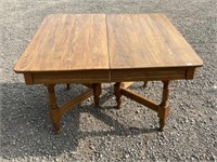 EARLY 1900S MAPLE DINING TABLE 44X40X30 INCHES