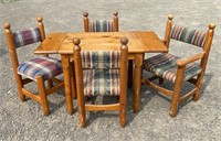 VINTAGE KNOTTY PINE TABLE AND CHAIRS 35X26X30