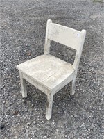 SWEET RUSTIC CHILD'S CHAIR