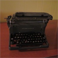 Vintage Underwood Typewriter -Keys poor condition