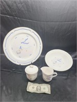 Assorted Goose Pattern Dishes