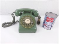 Téléphone à cadran vert vintage