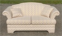 NICE UPHOLSTERED SOFA 67X34X31 INCHES
