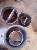 Aluminum pots and bowls with strainer
