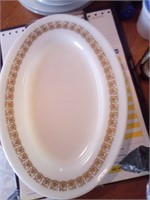 Pyrex serving platter set of 4