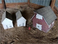 3 CHILDRENS PLAY BARNS, DOG HOUSE/CAT HOUSE