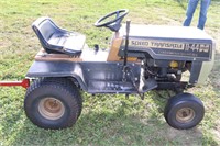 Cenex 11-44 lawn tractor, 5 Speed